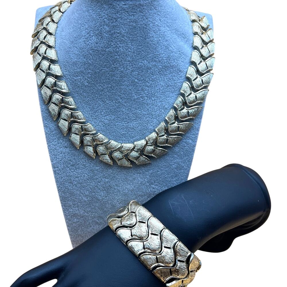 CORO TEXTURED FEATHER LEAF GOLD TONE MCM PANELED LINK  NECKLACE BRACELET SET